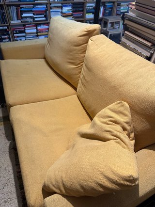 Sofá amarillo 3 plazas textura tela. Negiciable