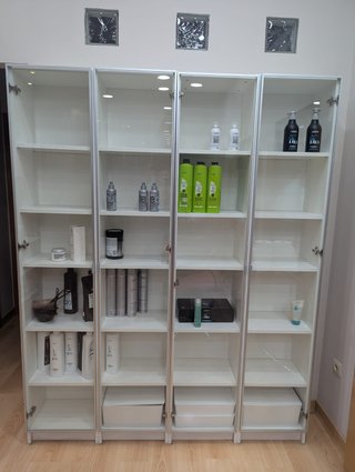 Vitrina de pared con puerta de cristal