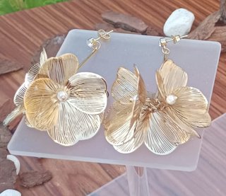 Pendientes Flor Tallo Dorado