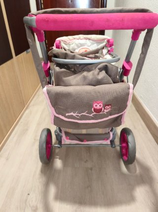 Carrito de bebé de juguete