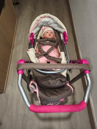 Carrito de bebé de juguete
