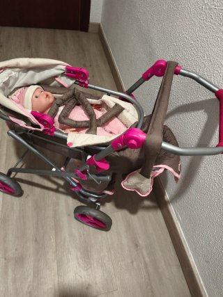 Carrito de bebé de juguete