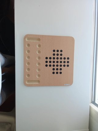 Caja multijuegos con tableros de madera y fichas