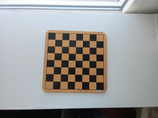 Caja multijuegos con tableros de madera y fichas