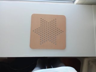 Caja multijuegos con tableros de madera y fichas