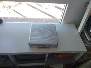 Caja multijuegos con tableros de madera y fichas