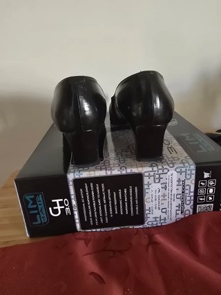Zapatos negros de tacón bajo