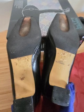 Zapatos negros de tacón bajo