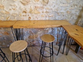 5 Mesa altas madera natural y metal y 20 taburetes