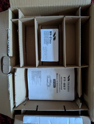 Yaesu FT-857D Radio Transceptor HF/VHF/UHF