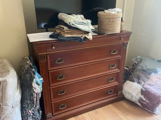 Se regalan muebles de madera