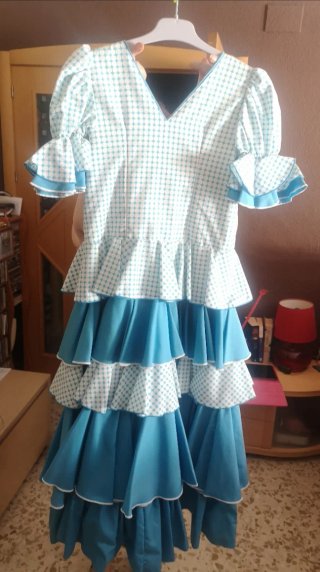 Traje de flamenca azul y blanco