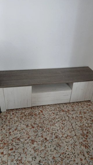Escritorio blanco ,sillas,cajoneras, muebles manic