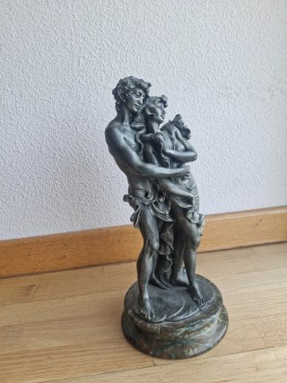 Figura Vintage Metal y Mármol Pareja Abrazada