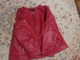 Cazadora de piel roja