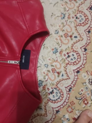 Cazadora de piel roja