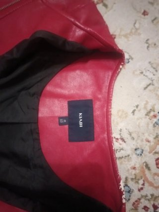 Cazadora de piel roja
