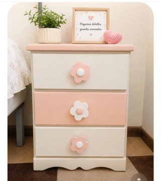 Mesita de noche infantil con flores