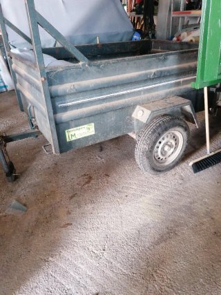 Remolque coche con baranda y tapa