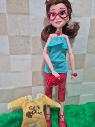 Muñeca Princesa Bella Disney Casual