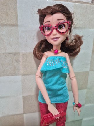 Muñeca Princesa Bella Disney Casual