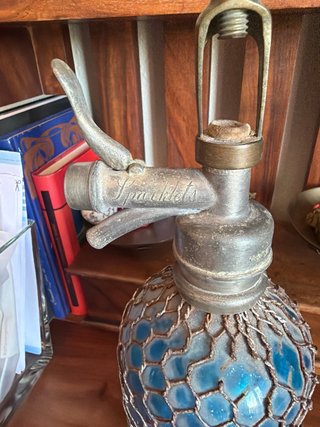 Sifón de vidrio azul con rejilla