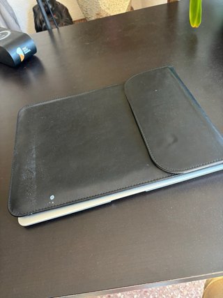 Ordenador Portátil Apple MacBook Air con Estuche