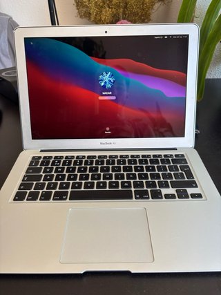Ordenador Portátil Apple MacBook Air con Estuche