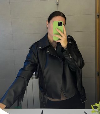 Chaqueta Biker con flecos Polipiel Stradivarius
