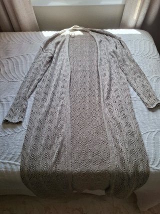 Chaqueta larga beige y plateada