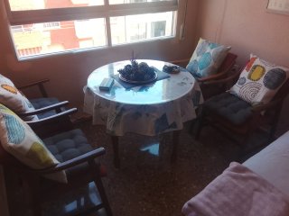 Mesa de comedor redonda con 4 sillas venta persona
