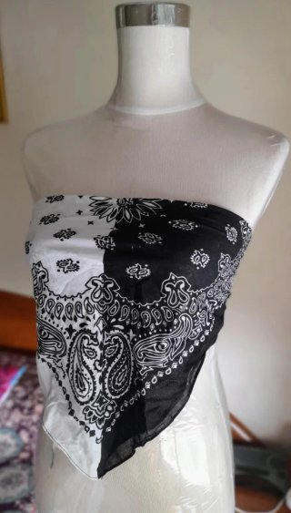Pañuelo/Top/Bandana Diseño Dividido Blanco y Negro
