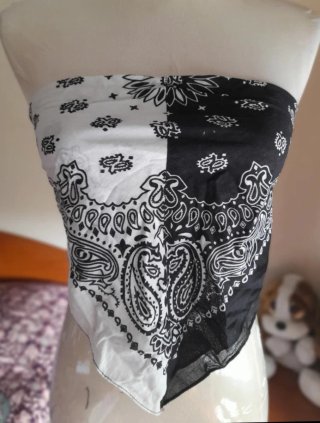 Pañuelo/Top/Bandana Diseño Dividido Blanco y Negro