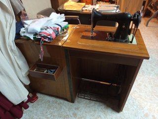 Máquina de coser Alfa antigua