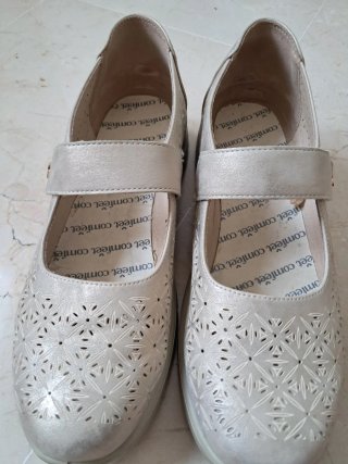 Zapatos Comfeet Dorados Mujer