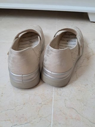 Zapatos Comfeet Dorados Mujer