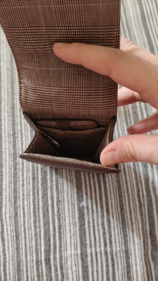 Funda/billetera de cuero marrón