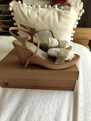 Sandalias cuña Unisa verde.39. Más zapatos en perf