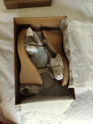 Sandalias cuña Unisa verde.39. Más zapatos en perf