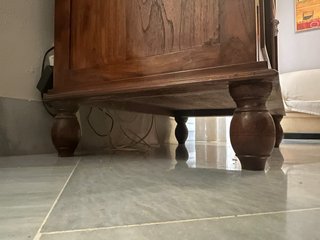 Mueble TV madera con cajones y vitrina