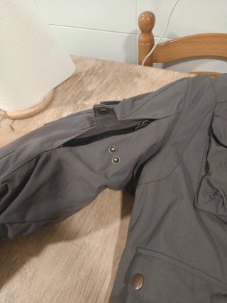 Chaqueta de moto gris