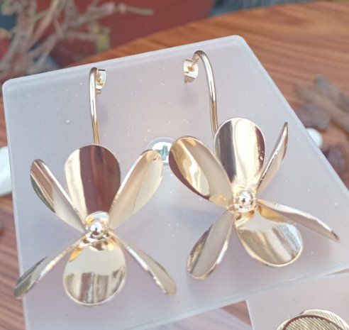 Pendientes Flor Abeja Dorados