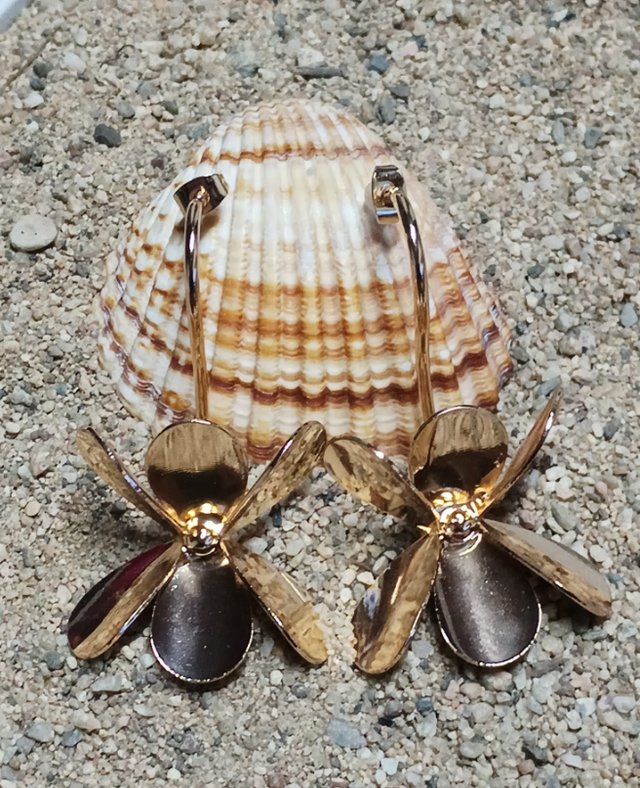 Pendientes Flor Abeja Dorados