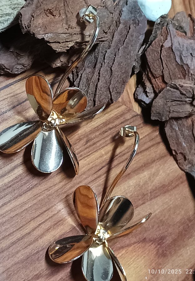 Pendientes Flor Abeja Dorados