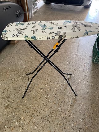 Tabla de planchar con diseño de colibríes