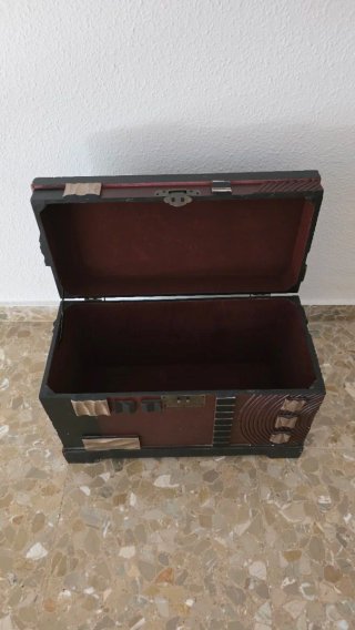 Antiguo baúl madera tallada Art Deco