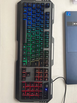“Teclado Gaming RGB Trust GXT PS5/PC buen estado”