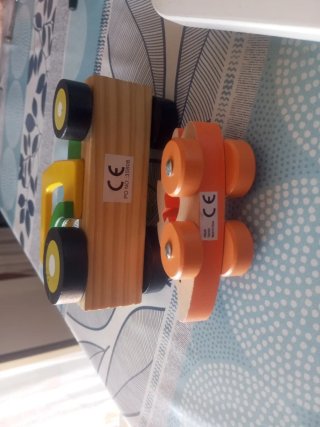 Giochi in legno: trattore, xilofono, riccio