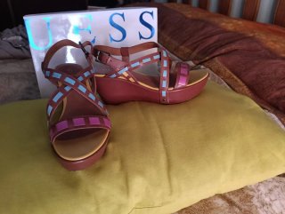 Sandalias Guess Talla 38 Azul y Rosa