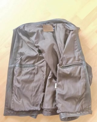 Cazadora cuero auténtico Pepe Jeans. Talla M